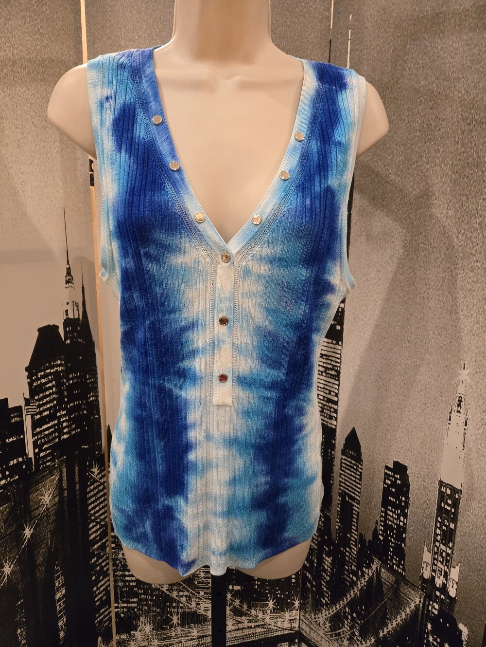 WH|BM blue Tye Dye Sleeveless Knit Top Size Medium